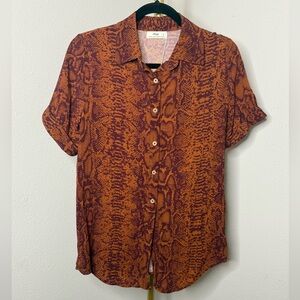 Maaji snake print‎ button up top